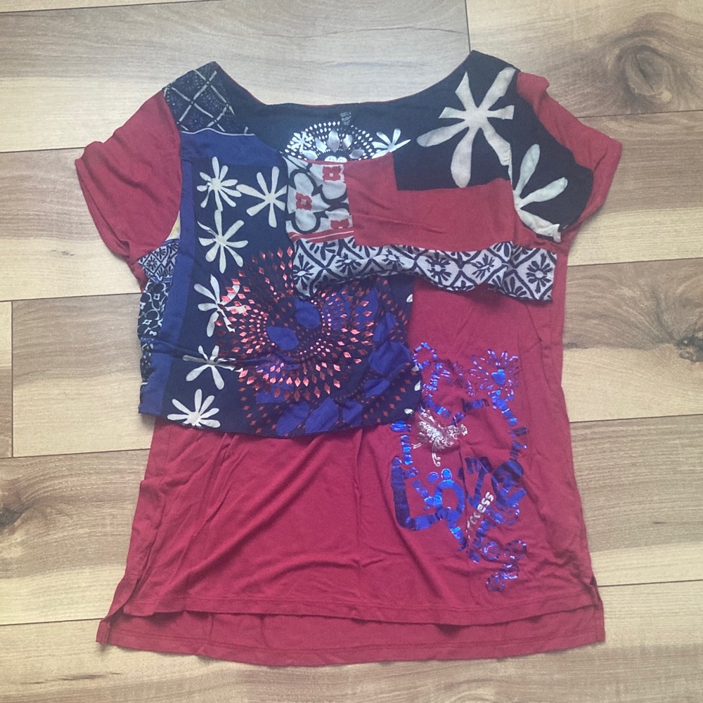 Desigual Maroon Patterned T-Shirt. Size L